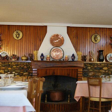 Hostal Pirineos Meliz Bielsa Exteriör bild