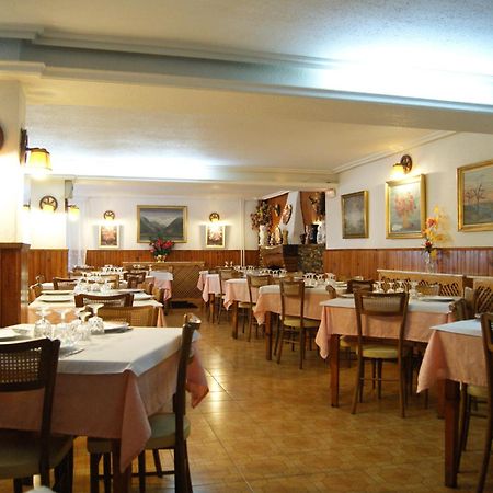 Hostal Pirineos Meliz Bielsa Exteriör bild