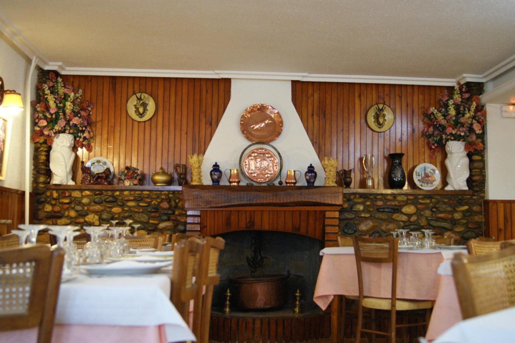 Hostal Pirineos Meliz Bielsa Exteriör bild