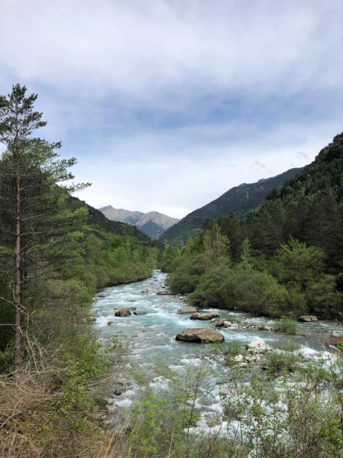 Hostal Pirineos Meliz Bielsa Exteriör bild