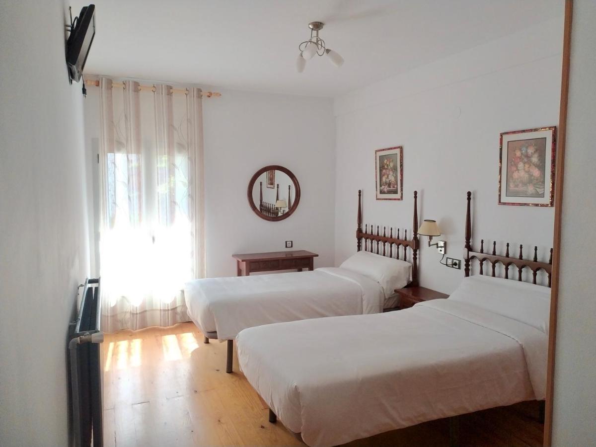 Hostal Pirineos Meliz Bielsa Exteriör bild